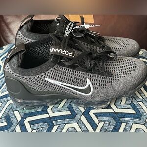 Nike Grey & Black VaporMax Flyknit Slip-On Sneakers